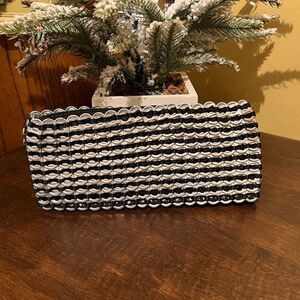 Escama Chica Rosa Clutch Black